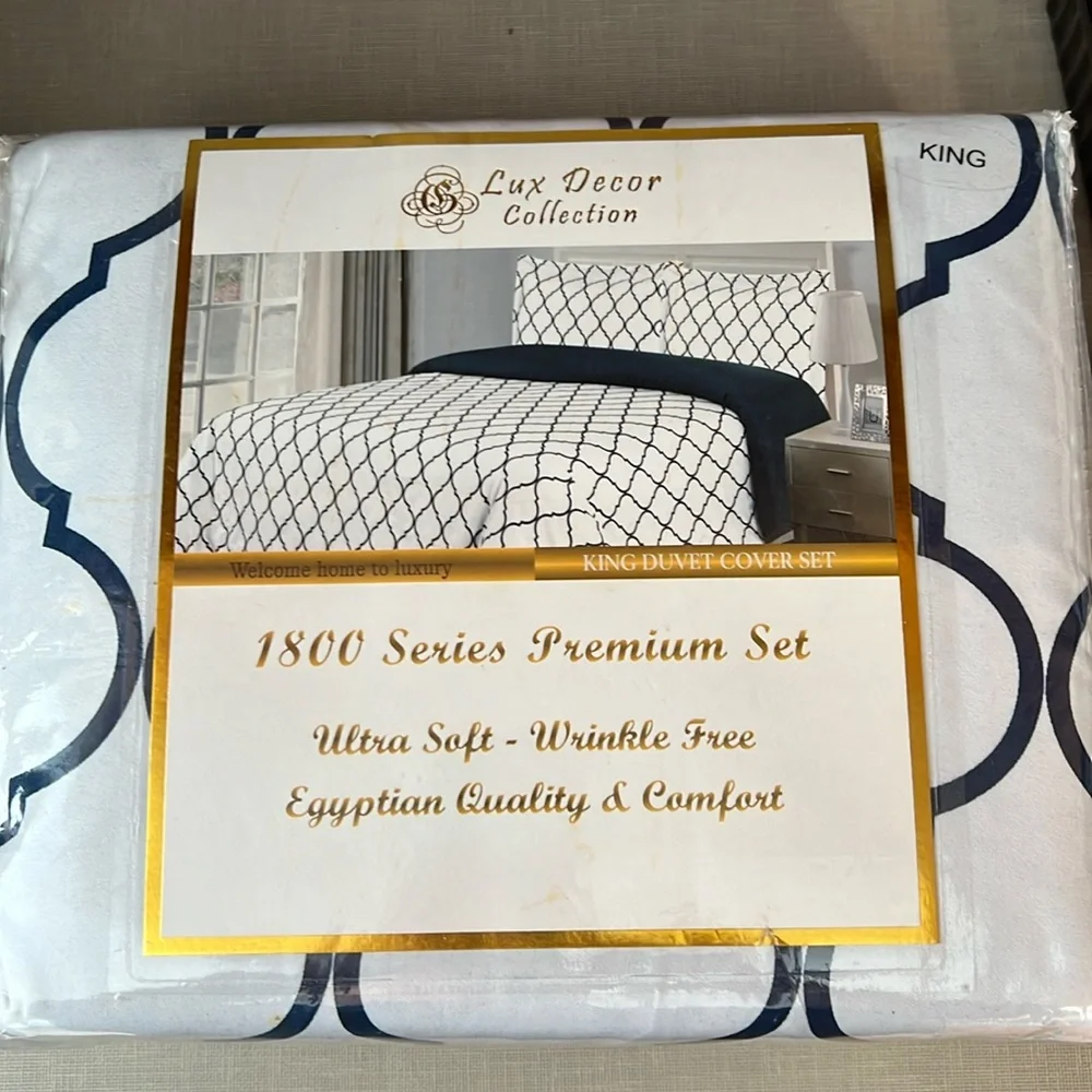 Blue and white duvet set